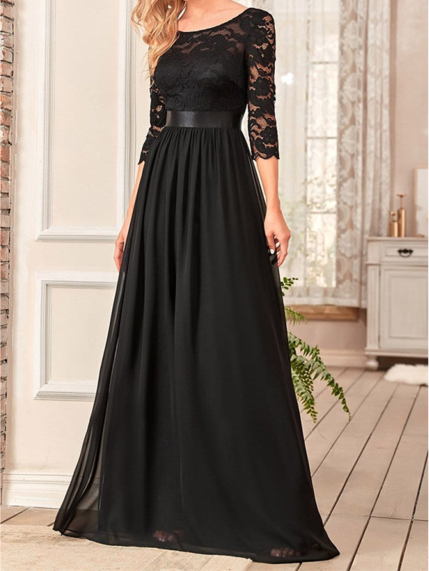 <tc>Елегантна рокля TINNI черна</tc>